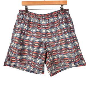 Patagonia Aztec Print Lined Baggies MENS SIZE MEDIUM Shorts Trunks 6" Inseam